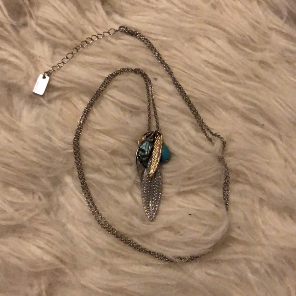 ✨2 for 15✨ Long multi piece feathered necklace - Picture 2 of 4